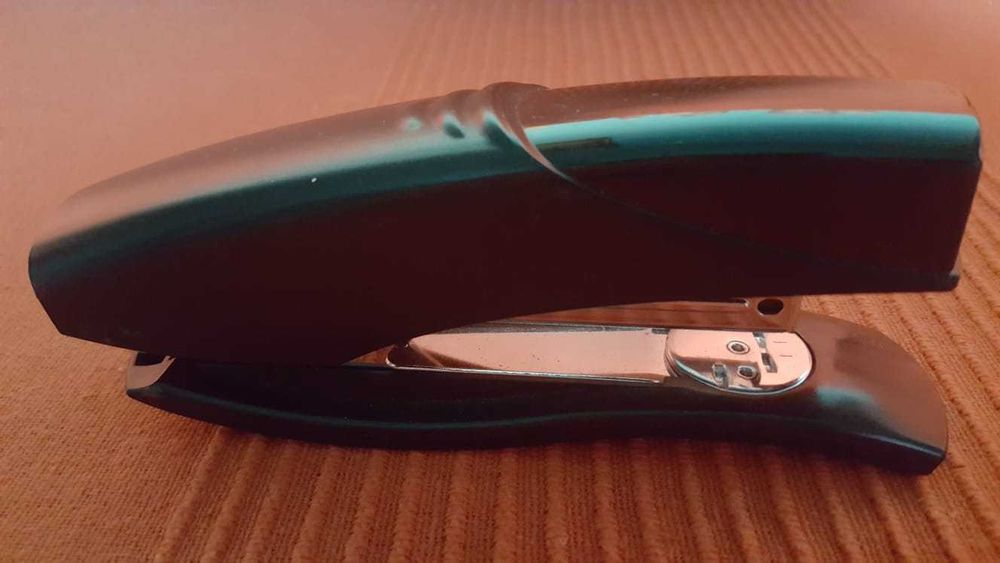 Vând produse de birotica