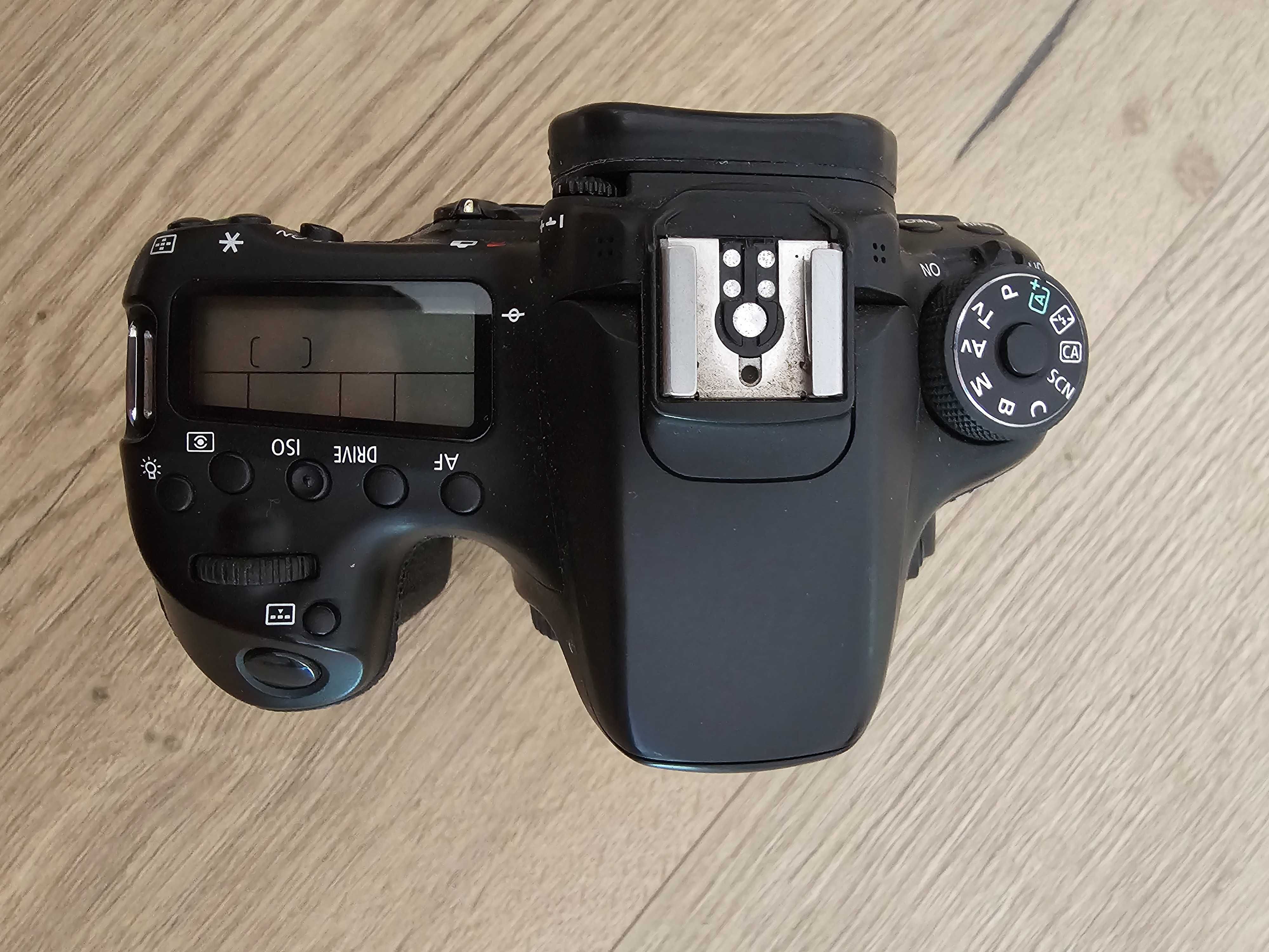Хибридна фотокамера Canon EOS 70D в комплект с 3 обектива обектива