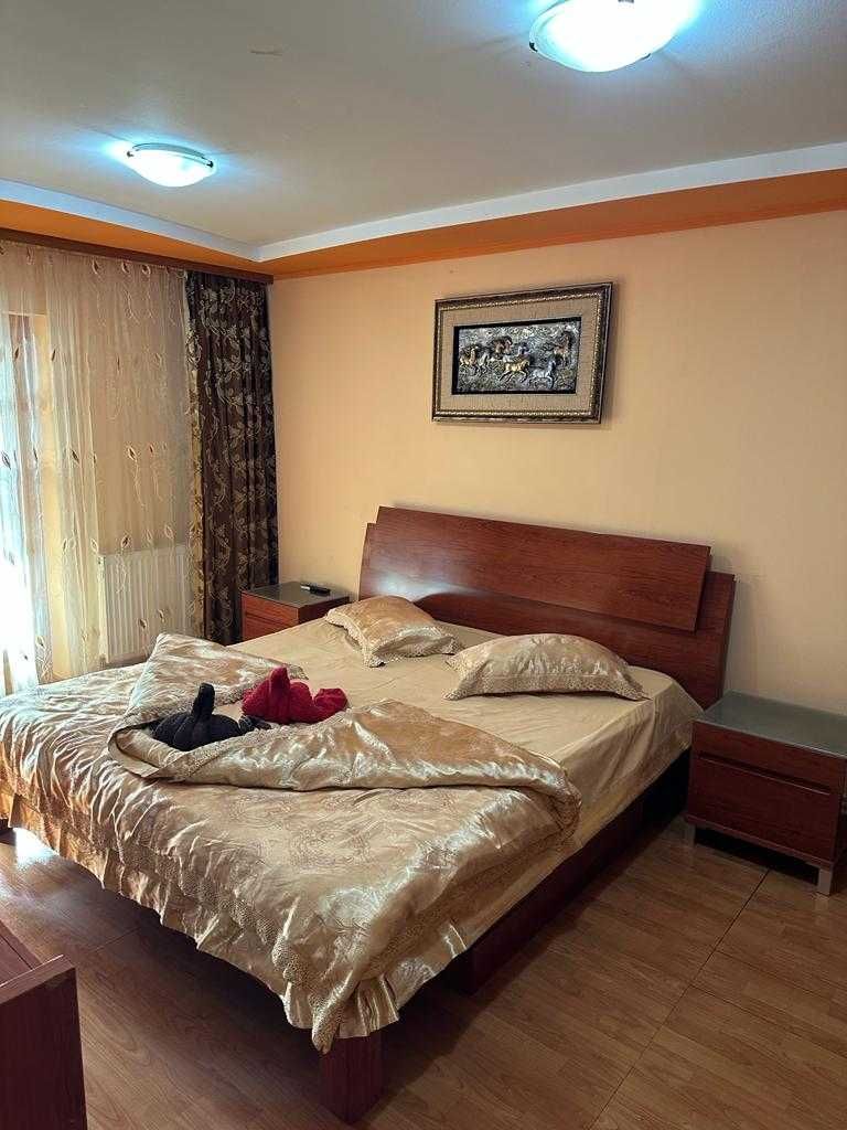 Vand apartament cu 4 camere in zona autogarii Apetrans