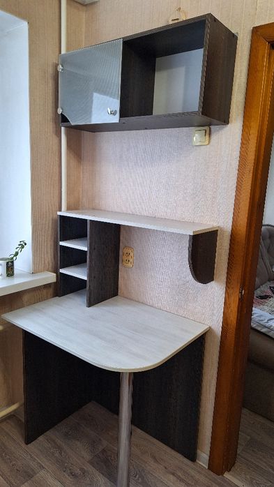 Школьная парта с полками, б/у