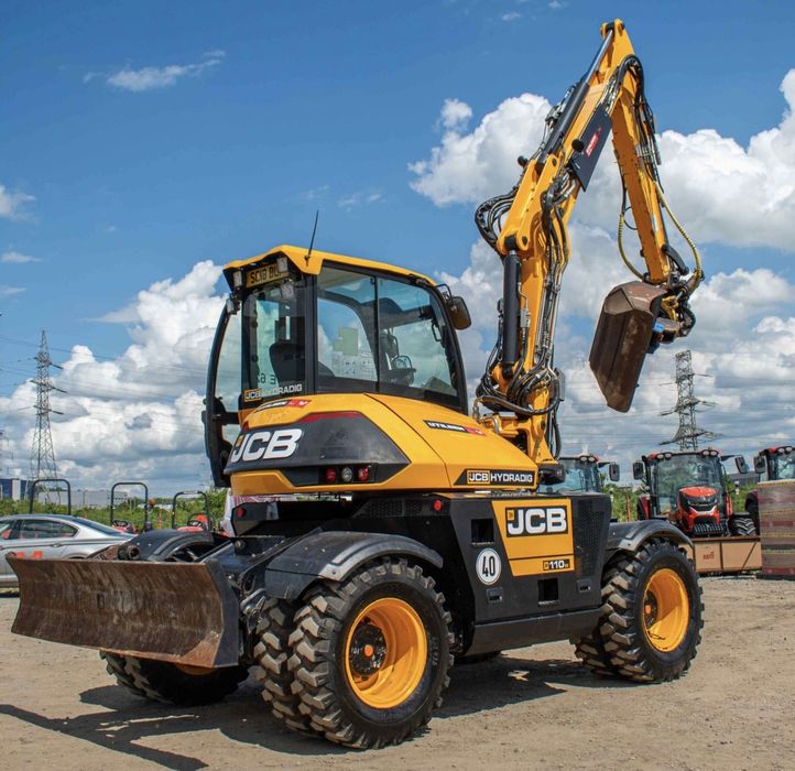 Închiriez buldoexcavator / excavator / Bobcat cu operator