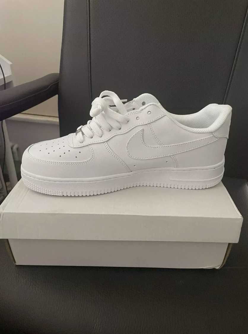 Nike Air Force 1 Triple| White Low Sneakers