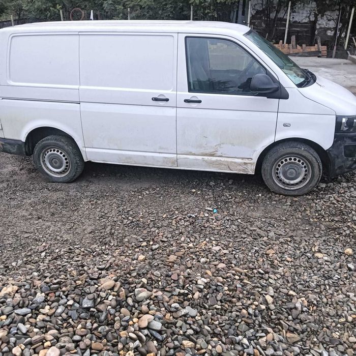 Vând Volkswagen  Transporter T5