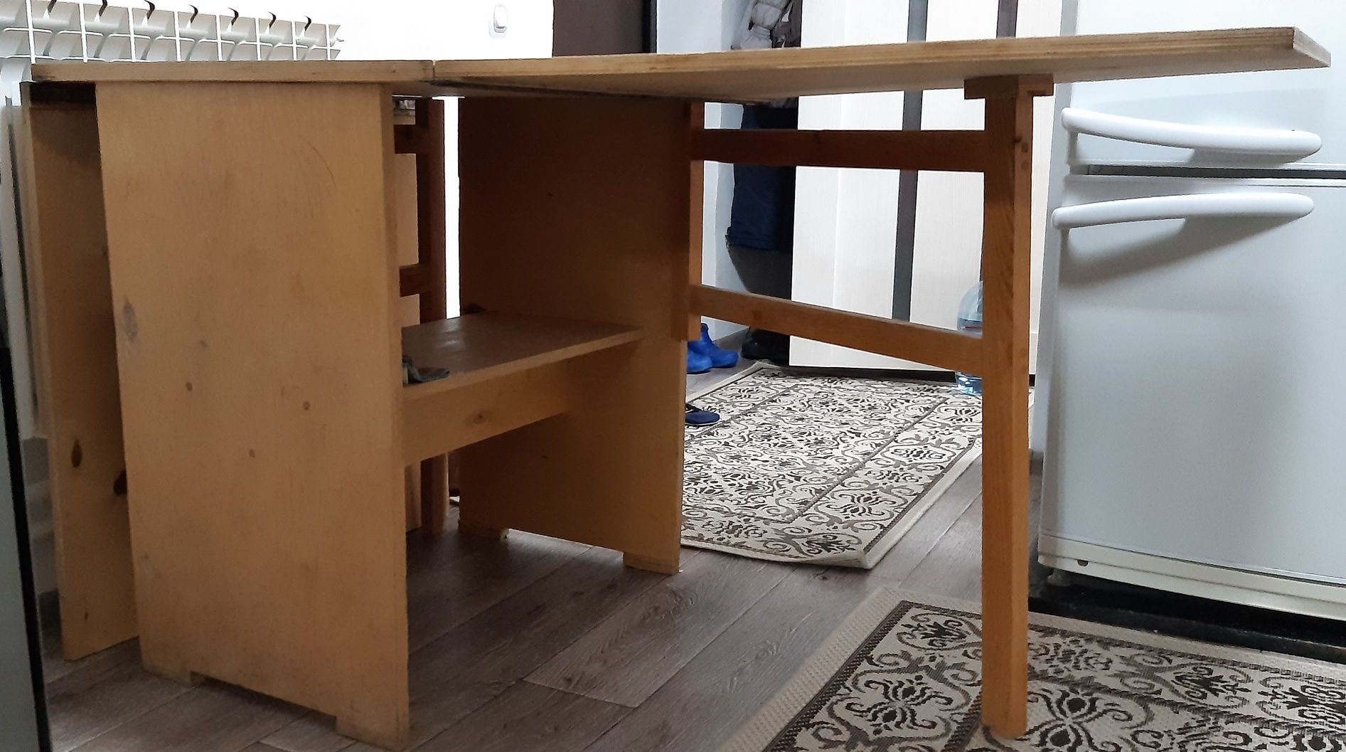 Продам деревянный стол с 2-мя лавками