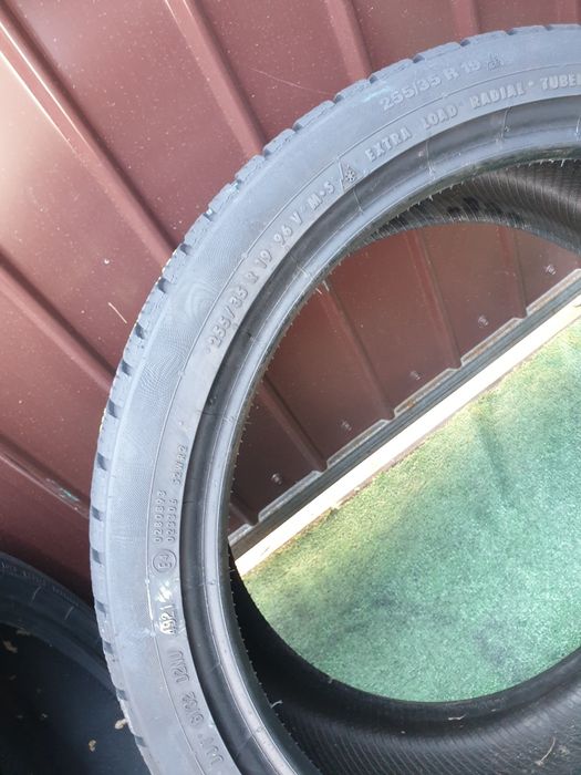 255.35.19 2x Pirelli