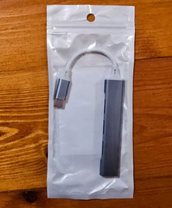 Hub USB -C cu 4 porturi