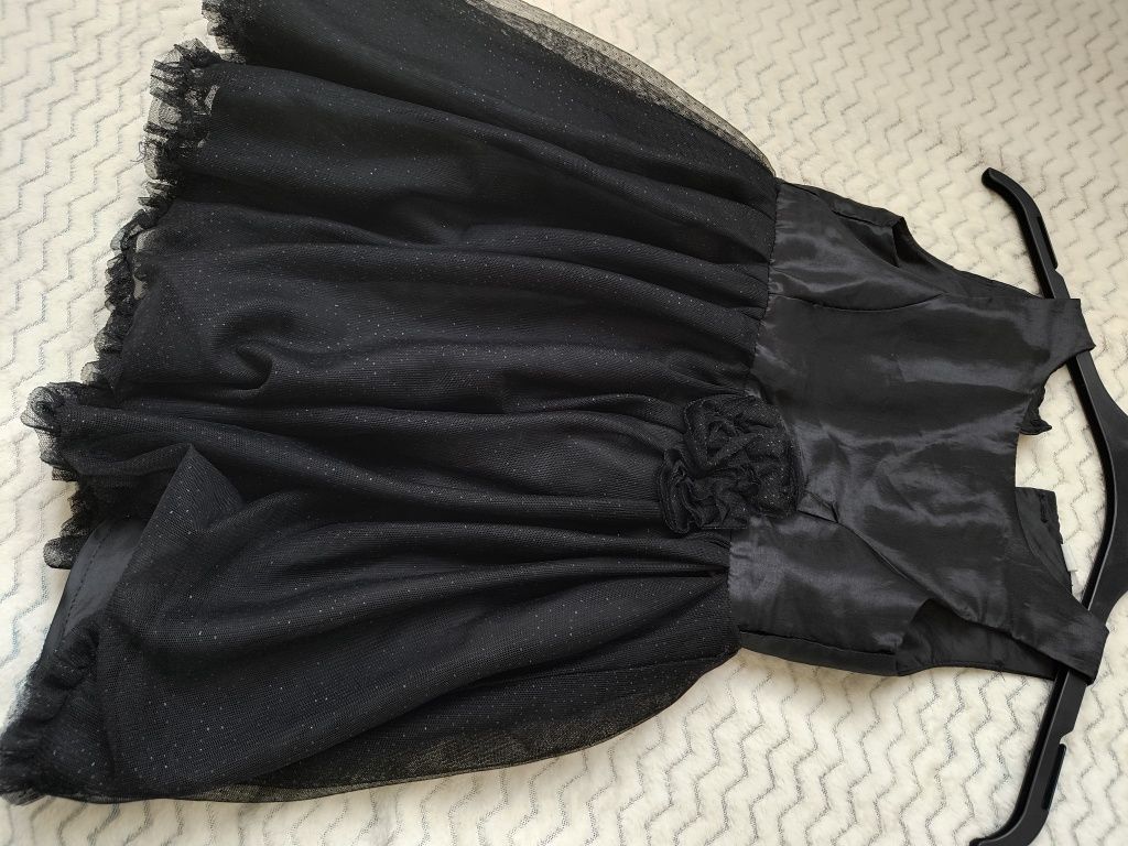 Детска рокля НМ,много запазена ,4-5г,110см