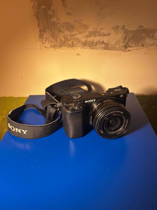 Sony a6000 + Sony E PZ 16-50mm обектив