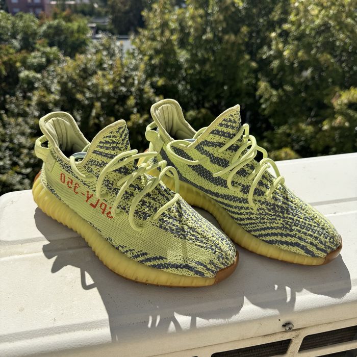 Yeezy 350 V2 • 42