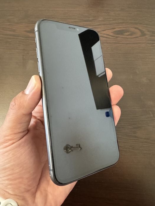 iPhone 11 черен с парола на екрана, снимал съм IMEI