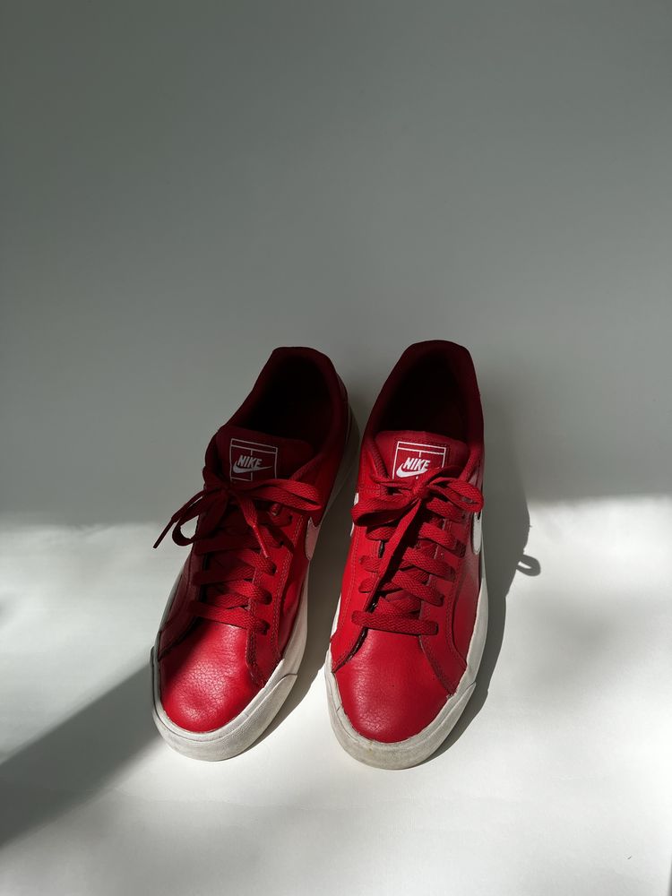 Nike червени кожени маратонки номер 40
