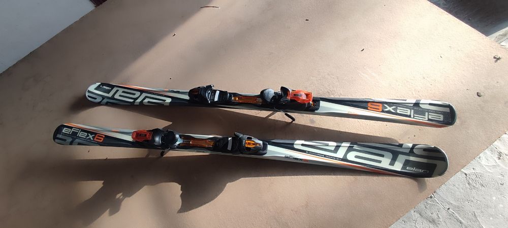 Лыжи с ботинками и палками шлем очки полный комплект