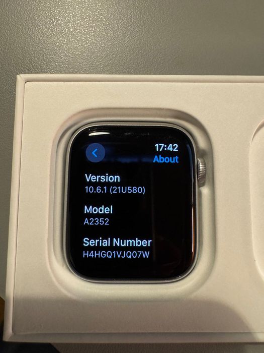 Продавам Apple Watch SE, 44mm