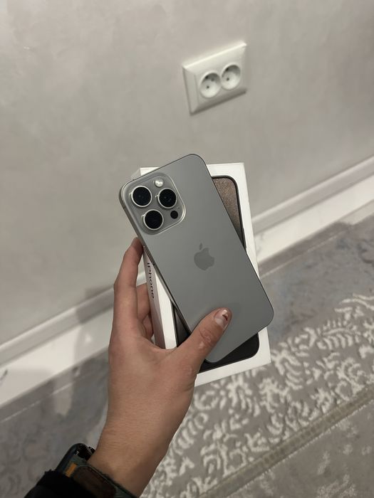 Продам Айфон 15 про мах