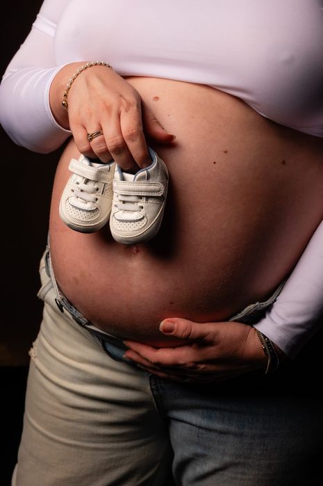 Vând rochițe și bluza pentru ședința foto maternitate.