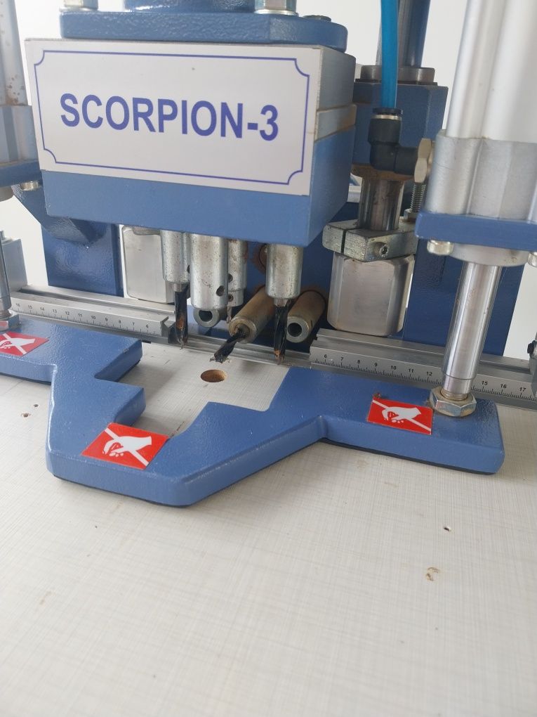 Машина за отвори за минификс SCORPION-3