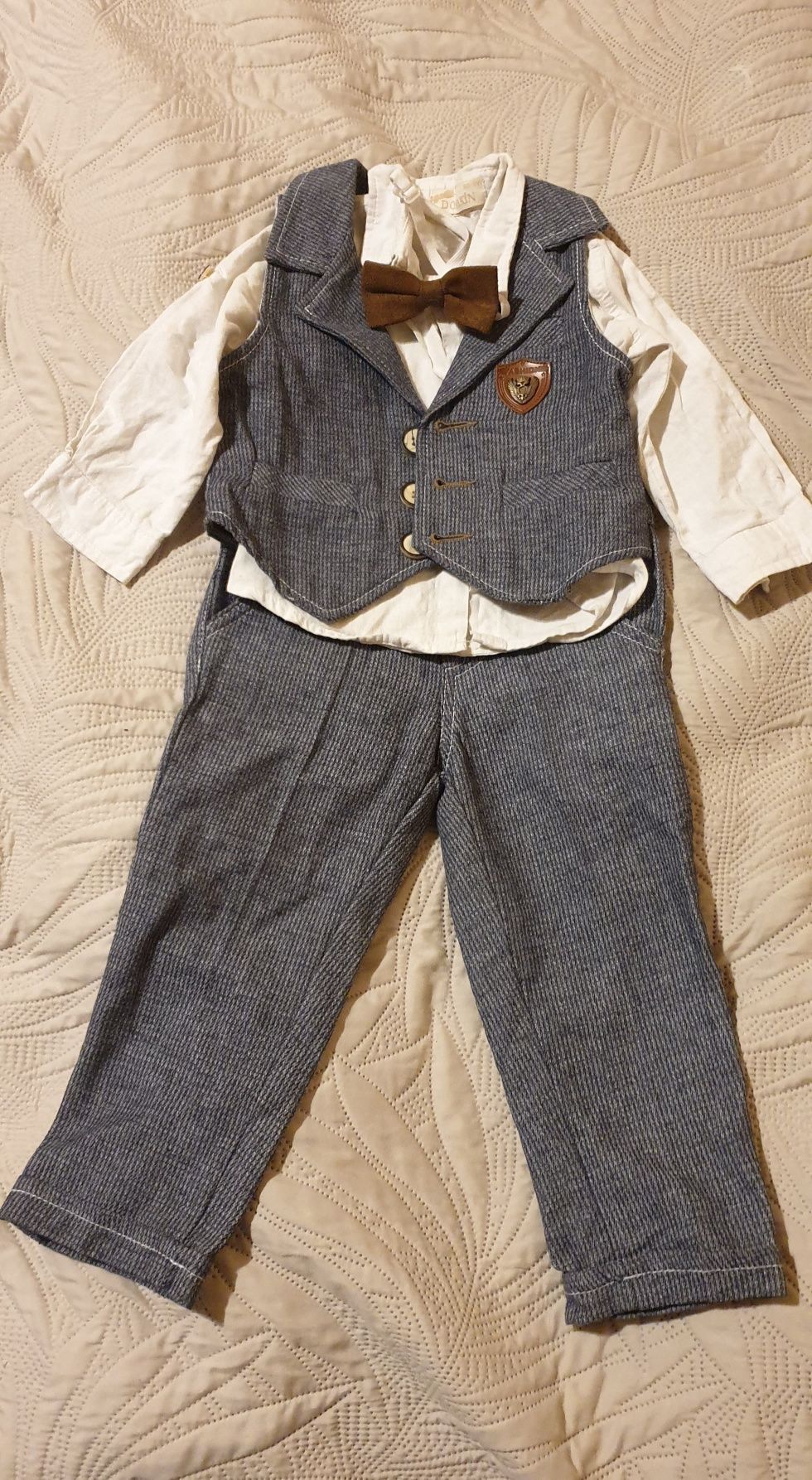 Costum/compleu elegant băieței de 1 an