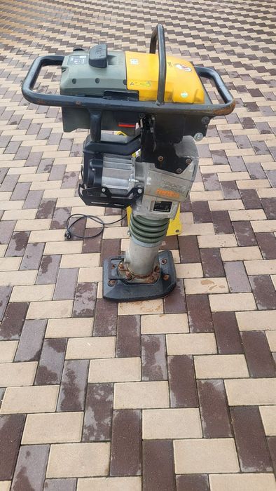 Mai compactor profesional pe acumulator Waker Neunson