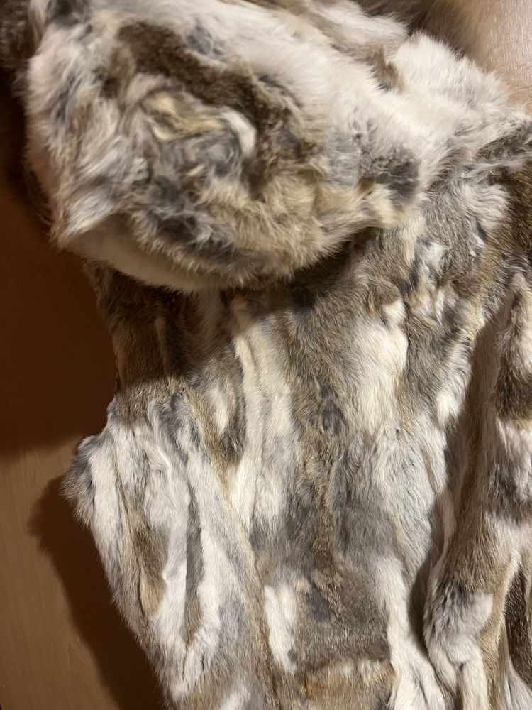 Пухен елек от естествен заешки косъм и яка от лисица