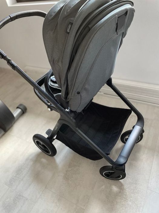 Vand carucior + cadou un patut de copii Kinderkraft