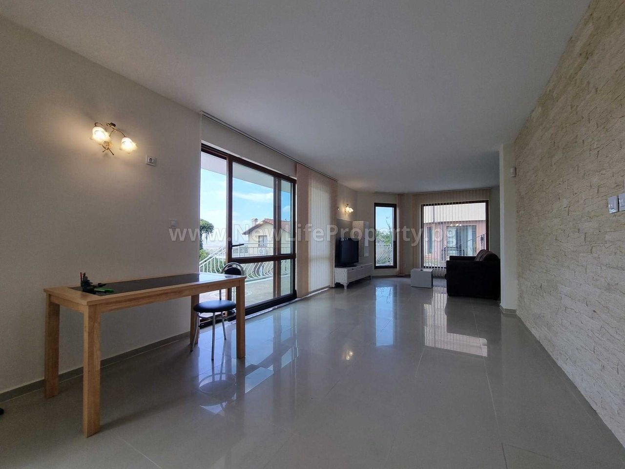 Продава се Къща в с. Кошарица, Област Бургас - 250 кв.м за 1176 €/кв.м - Снимка #5