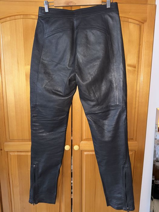 Рокерски панталон от естествена кожа на H&M Studio