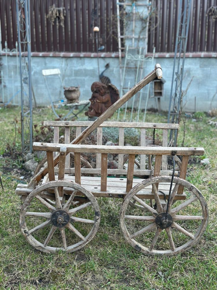 Căruciori vechi de colecție