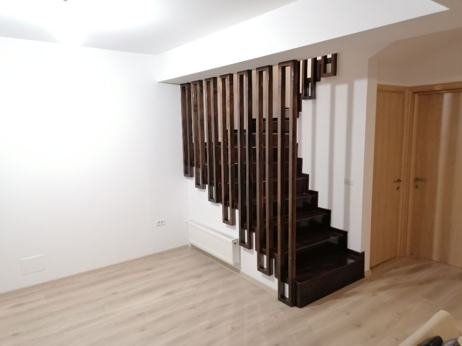 Balustrada interior din lemn masiv