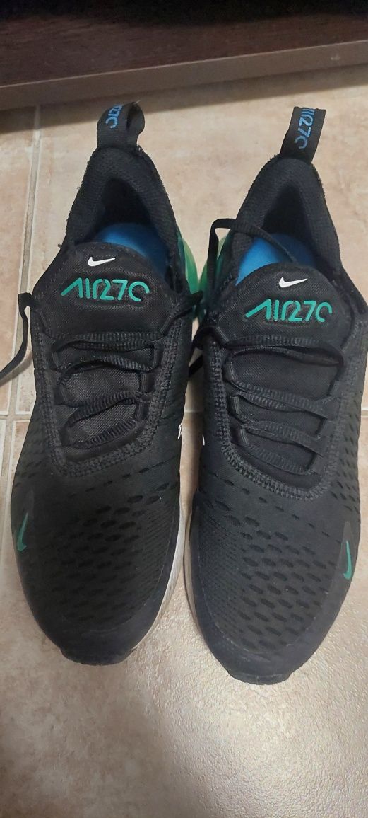 Маратонки  Nike air 270