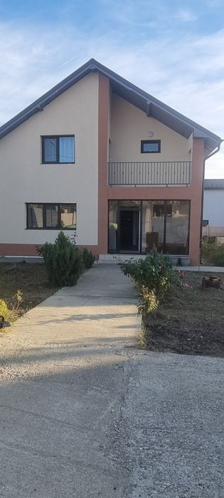 Casa 4 dormitoare Albesti