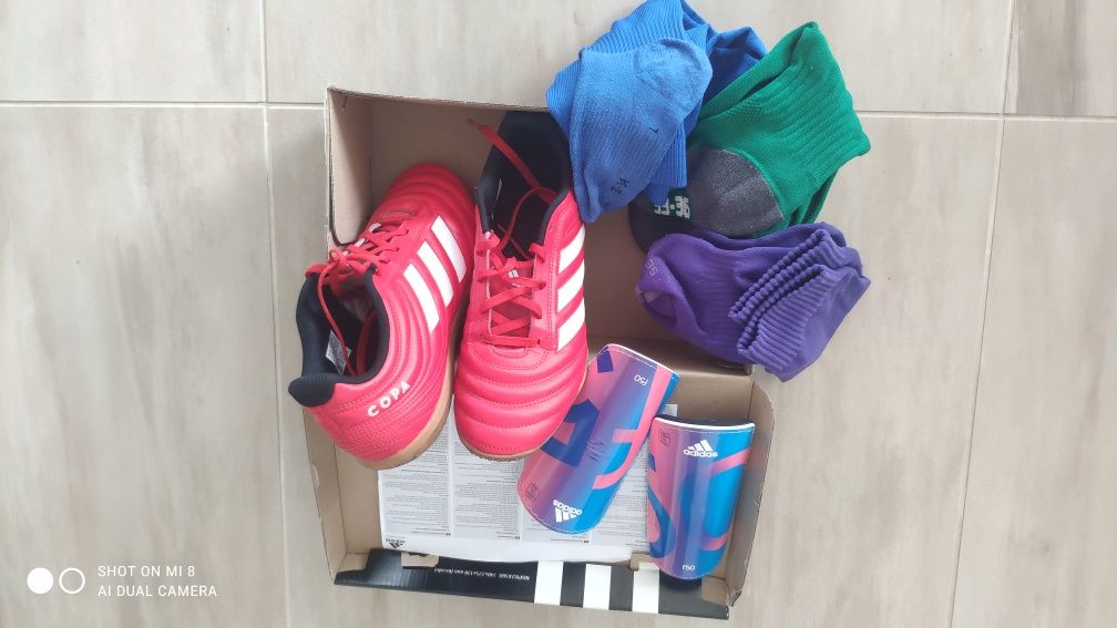 Комплект маратонки Адидас,кори и футболни чорапи