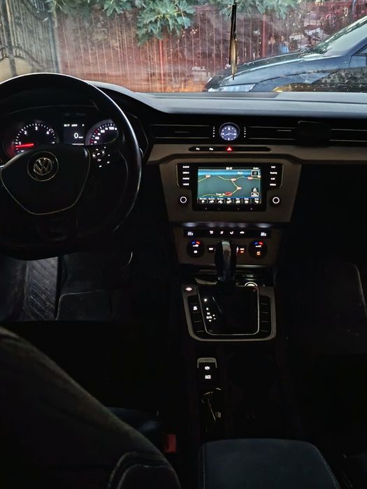 Vând Volkswagen Passat B8