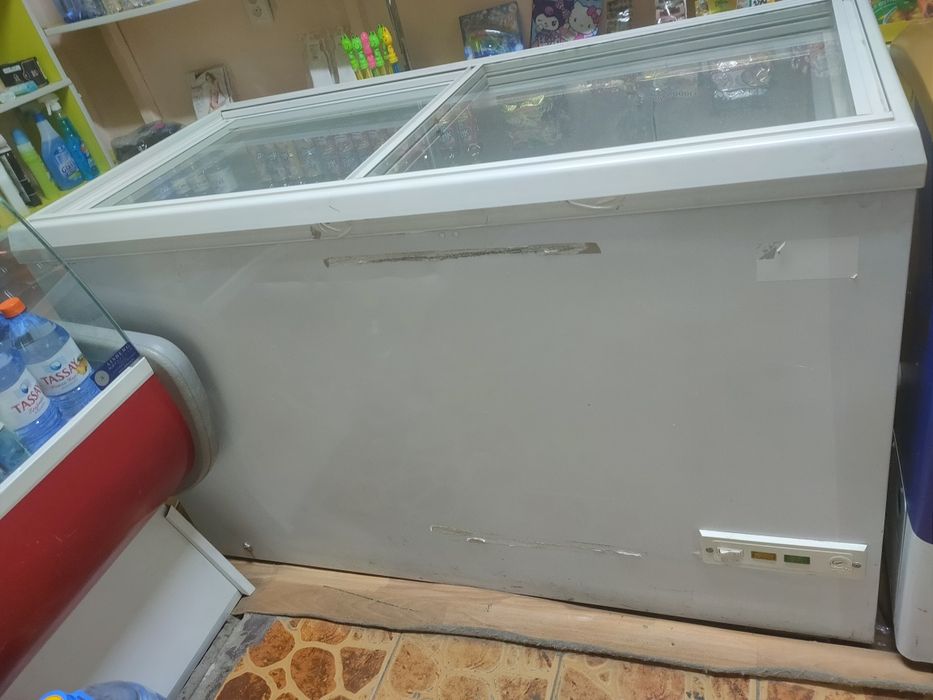 Морозилка , очень хорошо морозит как и мороженое так и полуфабрикаты