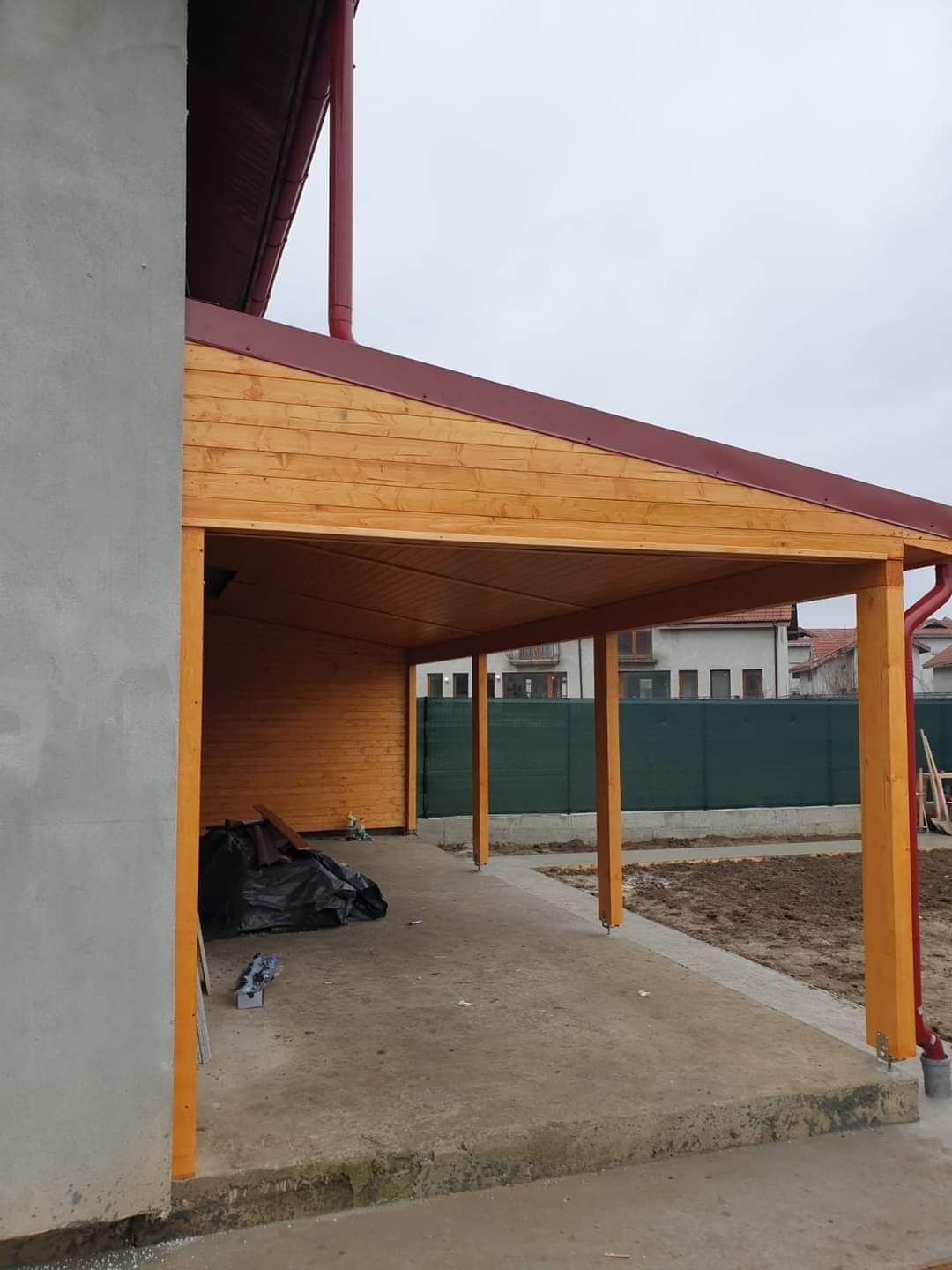 Vând.garaje auto din panouri sandwichi case pergole structuri metalice