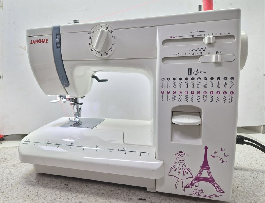 Продам швейную машину