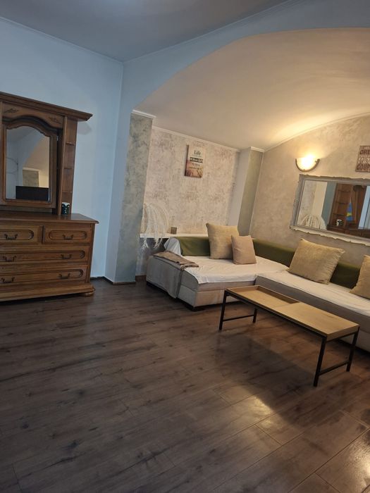 Inchiriez parter de casa