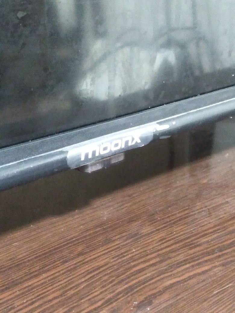 MoonX 50" Smart TV
