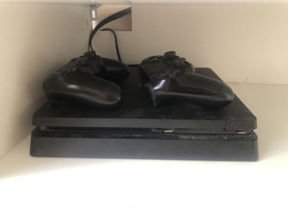 Playstation 4 с дисками срочно