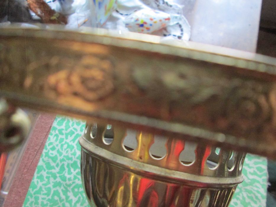 Candelabru alama, sticla, portelan vechi