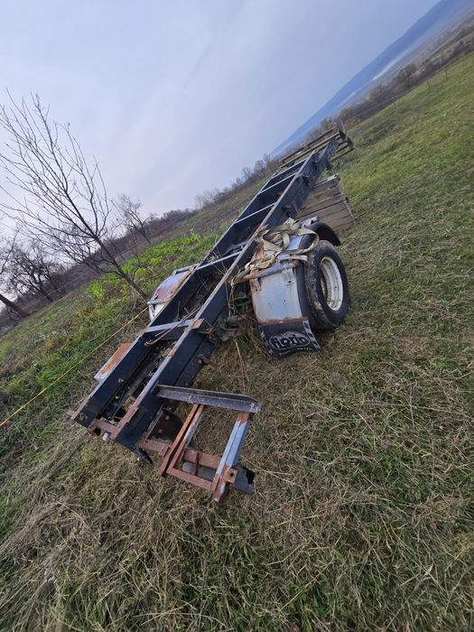 Vând axe și șasiu