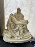 Statuieta La Pieta de Michelangelo din ipsos lacuit,cantareste 4.700gr
