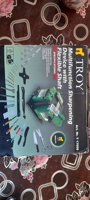 Mașină de ascuțit cuțite și foarfeci.