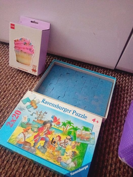 Puzzle piese mari și mici