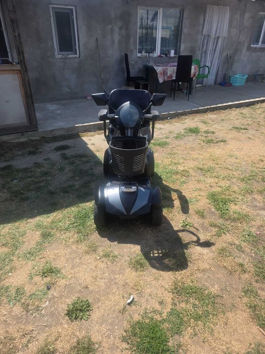 Carucior/Scuter electric pentru vârstnici sau oameni cu dizabilitati