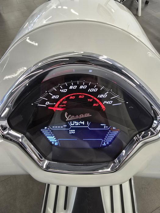 Piaggio Vespa GTS Super 125cc