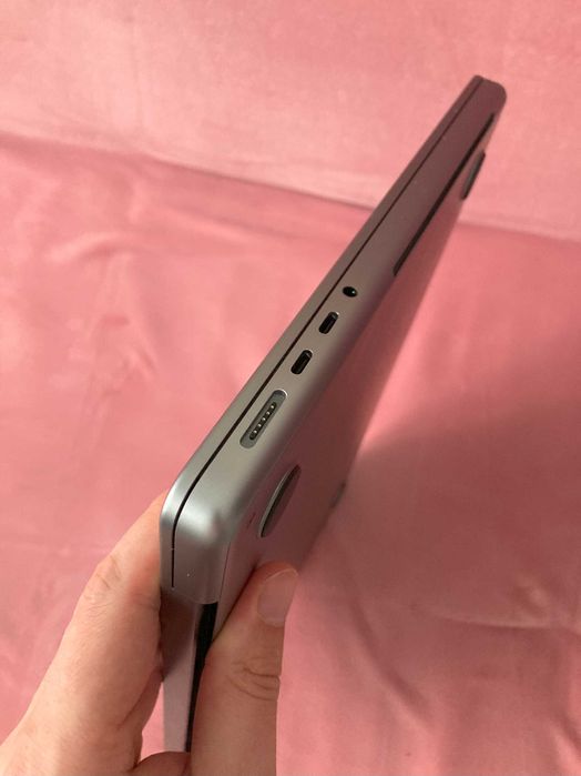 Macbook Pro 14 M1 Pro 8-14, 16gb ram, 512 ssd