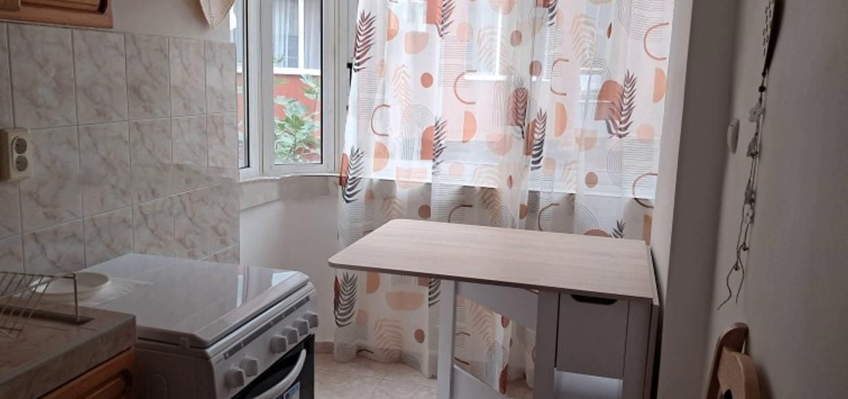 Дава се под наем Тристаен апартамент в Пловдив, Кършияка - 80 кв.м за 484.5 € - Снимка #1