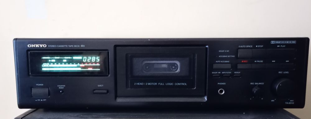 Продавам касетен дек онкио ta-6310
