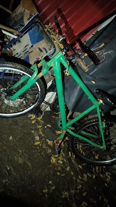 Vând bicicleta cross modificată verde