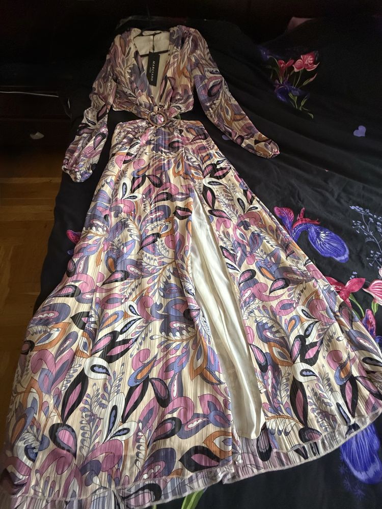 Страхотна рокля Guess